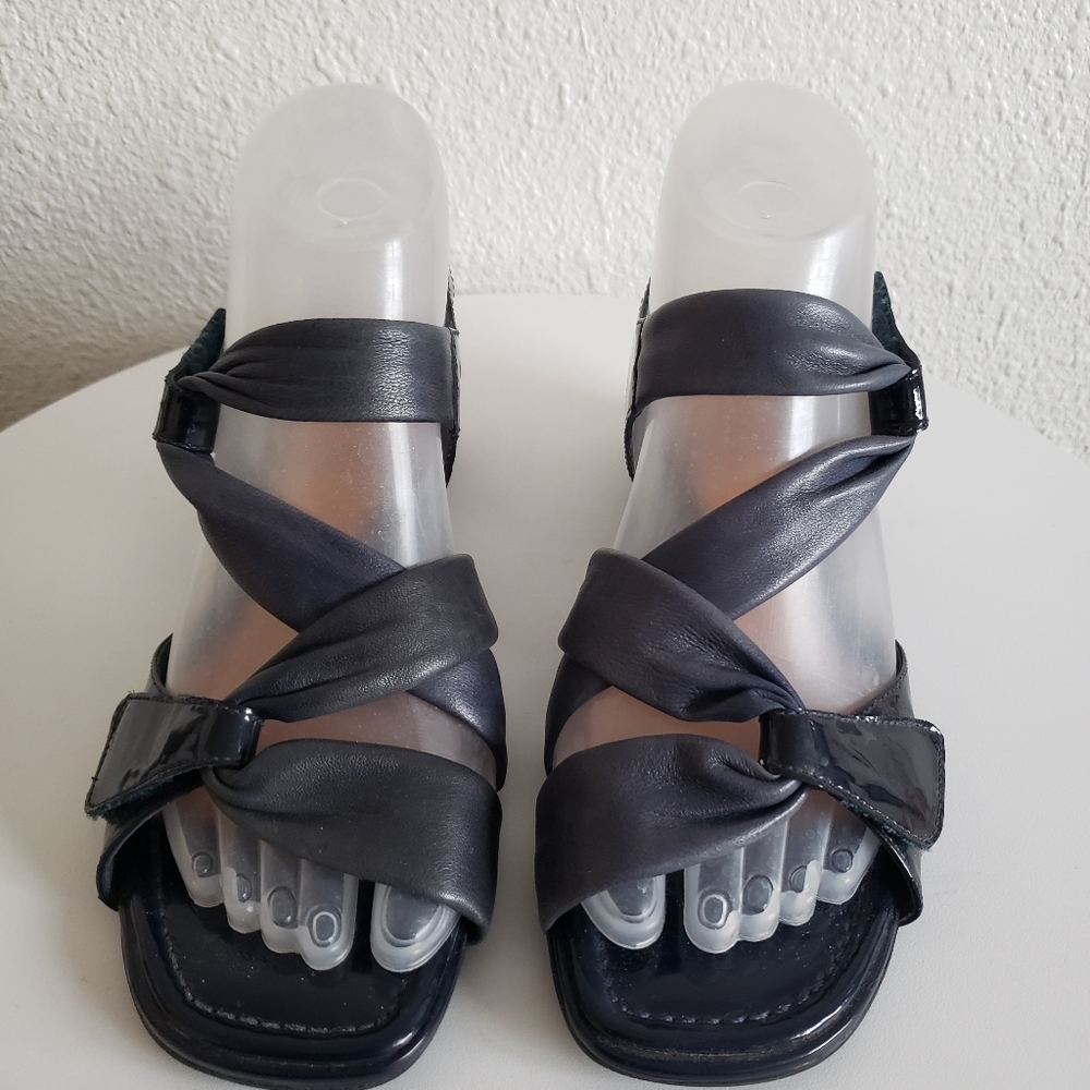 #Nurture Shaker Women Soft Dark Navy Leather Dress Sandals - Picture 3 of 16